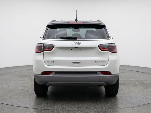 Used 2025 Jeep Compass Trailhawk AWD/4WD image 7
