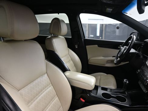 Used 2016 Kia Sorento SX image 21