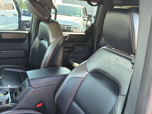 Certified 2025 Ford Bronco Outer Banks w/ Sasquatch Package AWD/4WD image 31