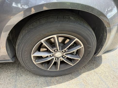 Used 2017 Dodge Grand Caravan SXT image 33