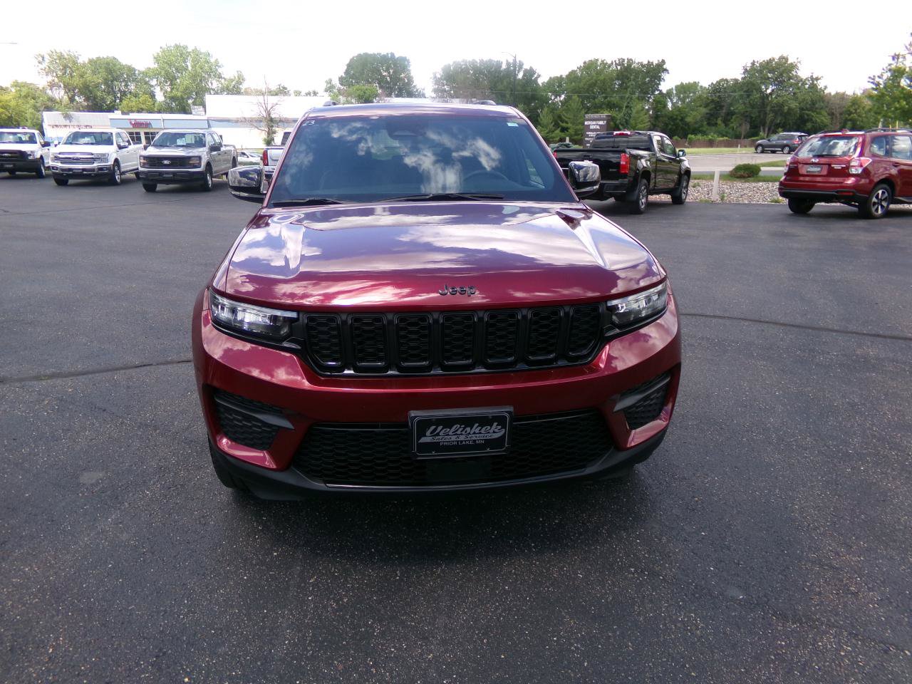 Used 2023 Jeep Grand Cherokee Altitude AWD/4WD image 4