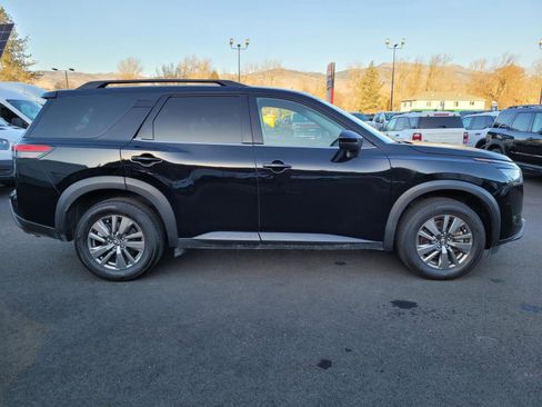 Used 2024 Nissan Pathfinder SV AWD/4WD image 4