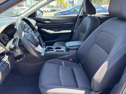 Used 2025 Nissan Altima 2.5 SV FWD image 22