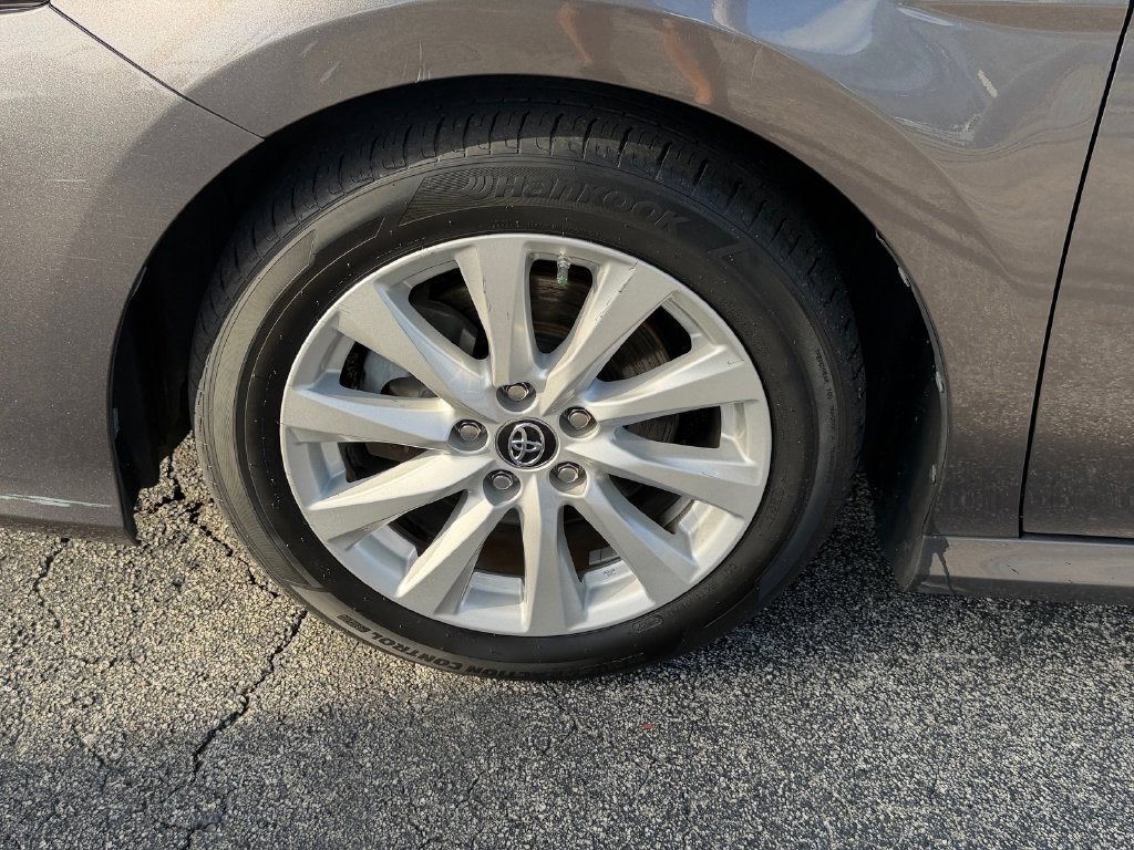 Used 2019 Toyota Camry LE FWD image 18