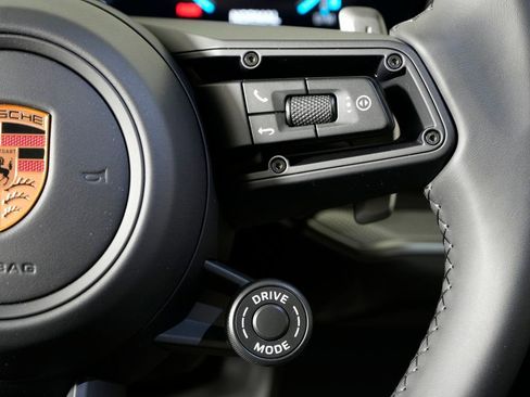 New 2026 Porsche Cayenne image 25