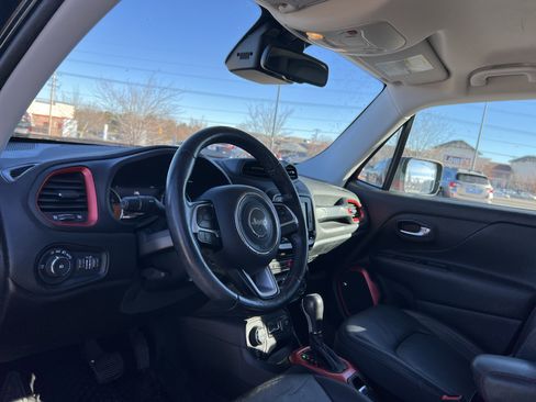 Used 2016 Jeep Renegade Trailhawk w/ Premium Trailhawk Package image 27