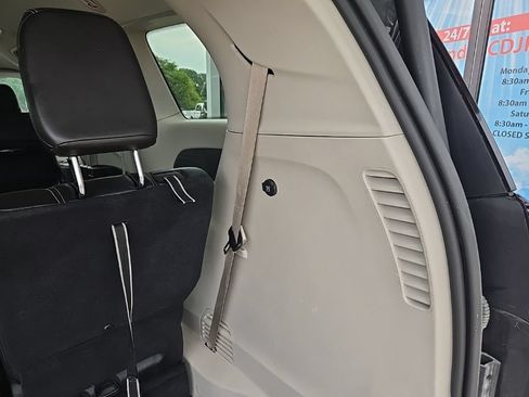 Used 2023 Chrysler Pacifica Touring-L FWD image 97