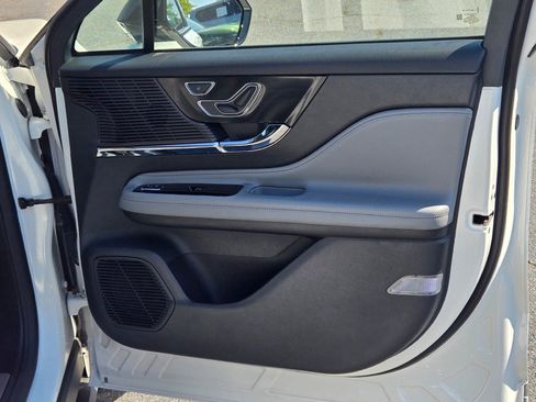 Certified 2022 Lincoln Corsair AWD w/ Premium Package image 4