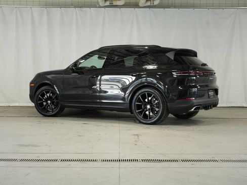 Certified 2025 Porsche Cayenne image 3