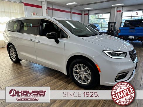 New 2026 Chrysler Pacifica Select image 6