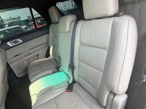 Used 2015 Ford Explorer XLT w/ Equipment Group 202B FWD image 8