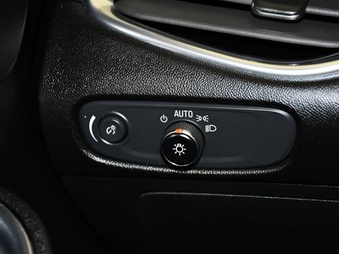 Used 2021 Chevrolet Malibu LT FWD image 34