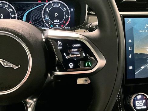 Certified 2024 Jaguar F-PACE R-Dynamic S image 21