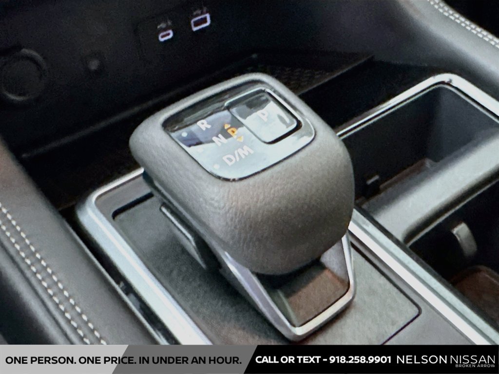 Certified 2025 Nissan Pathfinder Platinum w/ Black Appearance Package AWD/4WD image 17