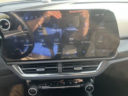 Used 2025 Chevrolet Equinox EV LT w/ Comfort Package FWD image 21