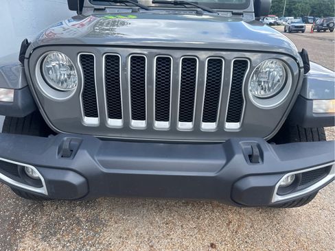 Used 2022 Jeep Wrangler Unlimited Sahara AWD/4WD image 9