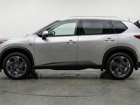 Used 2025 Nissan Rogue SV AWD/4WD image 5