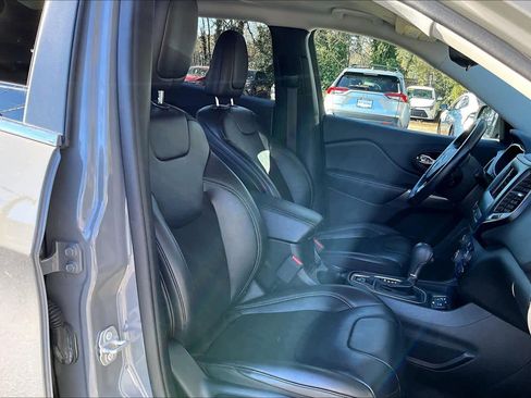 Used 2021 Jeep Cherokee Latitude Plus image 8