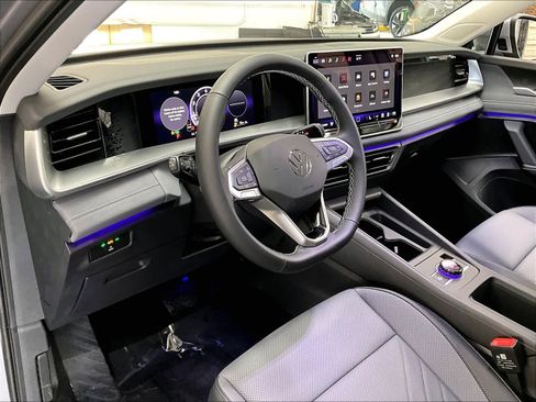 New 2026 Volkswagen Tiguan SE image 8