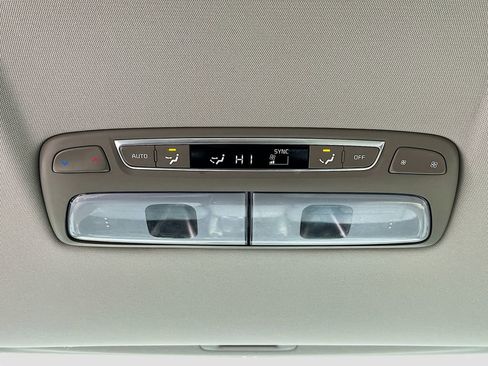 Used 2025 Kia Telluride S AWD/4WD image 33