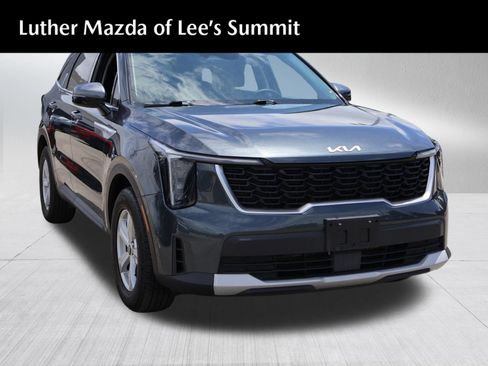 Used 2024 Kia Sorento LX FWD image 1