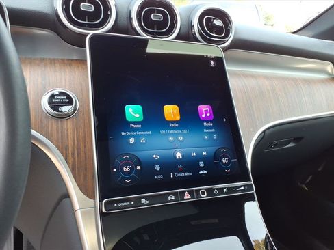 Used 2025 Mercedes-Benz GLC 300 4MATIC image 18