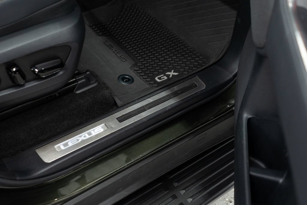 Used 2024 Lexus GX 550 AWD/4WD image 16
