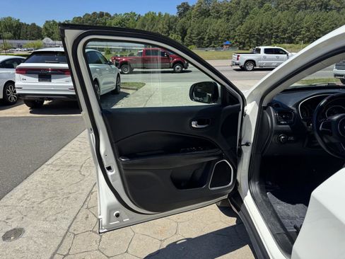 Used 2021 Jeep Compass Limited AWD/4WD image 5