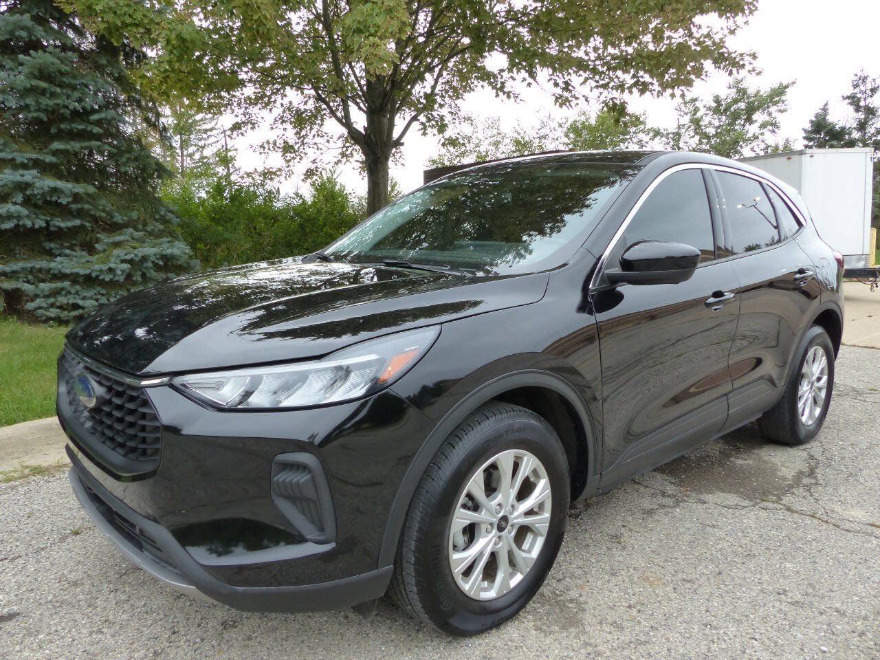 Used 2024 Ford Escape Active w/ Tech Pack #2 AWD/4WD image 1