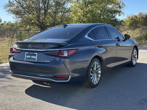Used 2023 Lexus ES 300h Ultra Luxury image 8