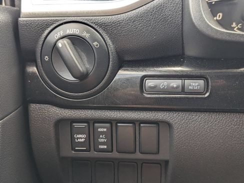 Used 2021 Nissan Titan SV w/ SV Convenience Package RWD image 30