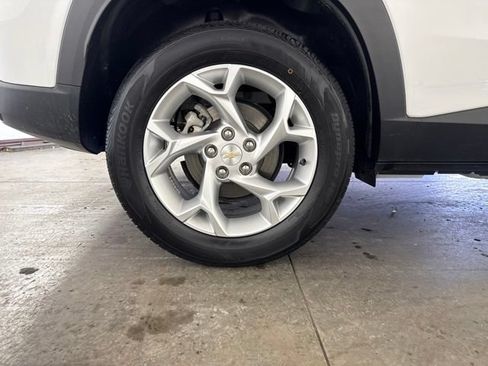 Used 2024 Chevrolet Trax LS w/ LS Convenience Package FWD image 10