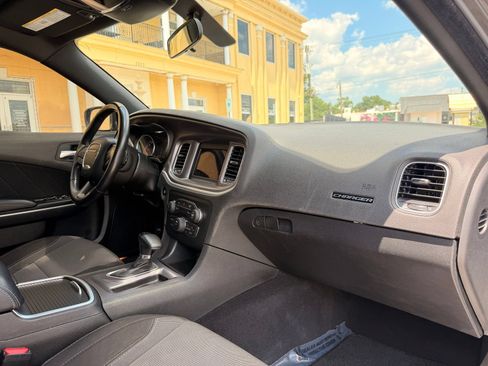 Used 2022 Dodge Charger SXT RWD image 23