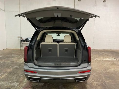 Used 2025 Cadillac XT6 Premium Luxury w/ Technology Package FWD image 9