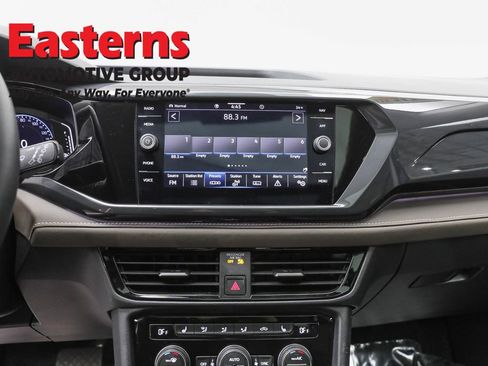 Used 2022 Volkswagen Taos SEL image 12