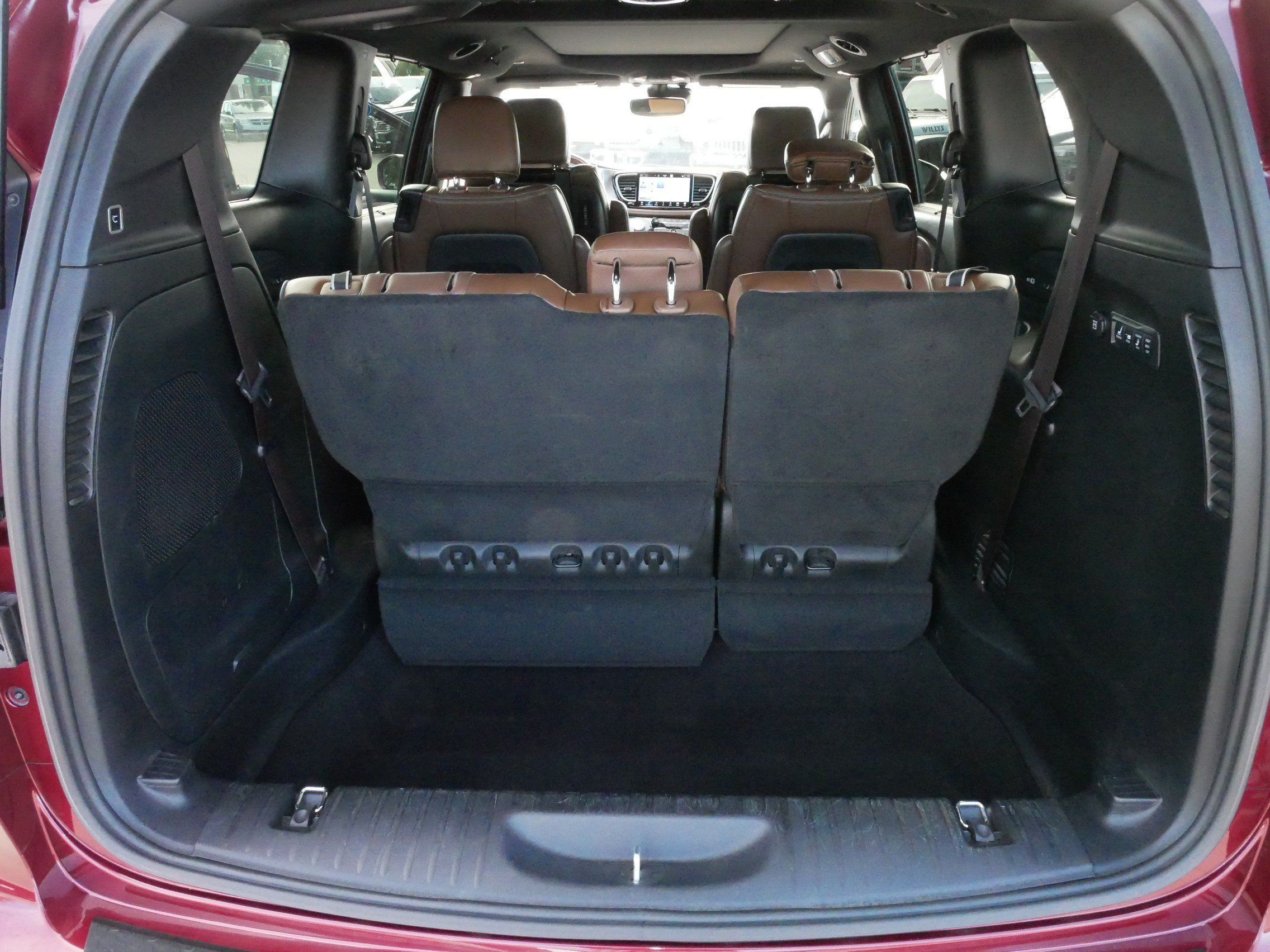 Used 2021 Chrysler Pacifica Limited w/ Uconnect Theater Family Group AWD/4WD image 18