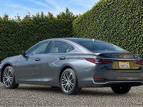 Used 2025 Lexus ES 300h w/ Premium Package FWD image 6