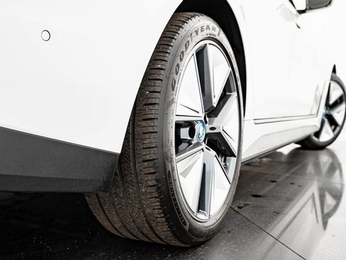 Used 2023 BMW i4 eDrive40 w/ Premium Package RWD image 50