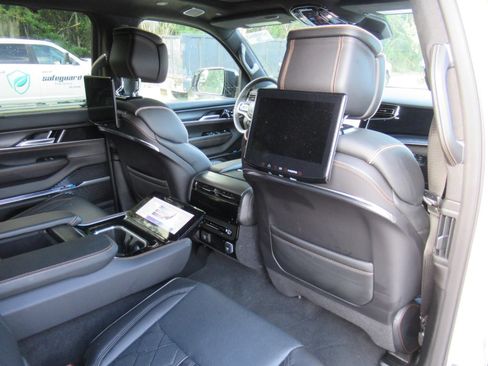 Used 2025 Jeep Grand Wagoneer Series III w/ Rear Seat Video Group 1 AWD/4WD image 13