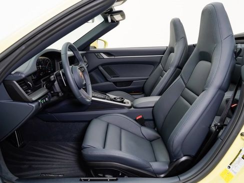 Used 2025 Porsche 911 Carrera image 8