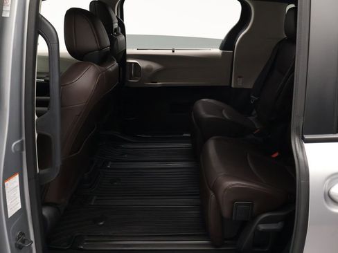 Certified 2024 Toyota Sienna Platinum FWD image 19