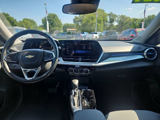 Used 2024 Chevrolet Trax LT w/ Driver Confidence Package FWD image 13
