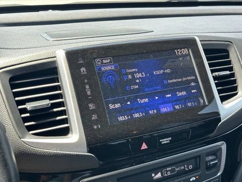 Used 2017 Honda Pilot Elite image 21