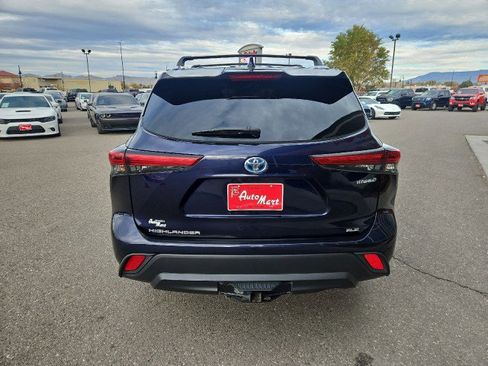 Used 2021 Toyota Highlander XLE image 4