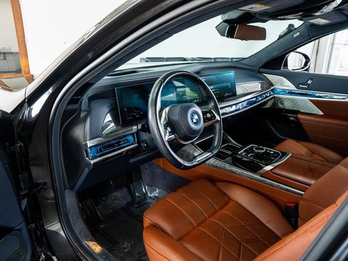 Used 2024 BMW i7 xDrive60 image 36