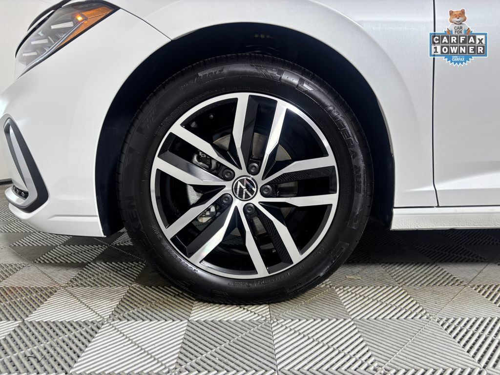 Used 2026 Volkswagen Jetta SE FWD image 28