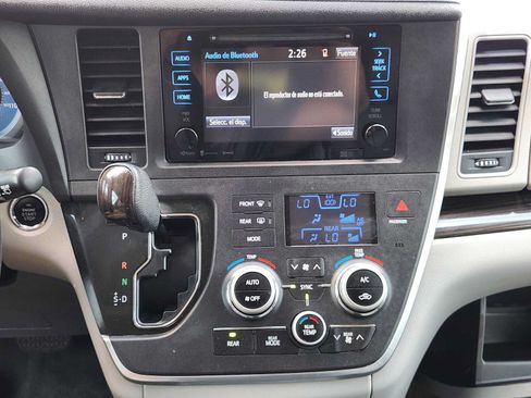 Used 2016 Toyota Sienna XLE w/ XLE Navigation Package FWD image 16