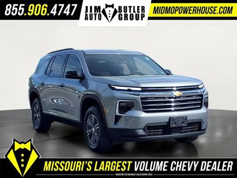 Used 2026 Chevrolet Traverse LT w/ LPO, Floor Liner Package AWD/4WD image 2