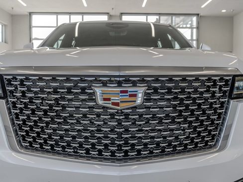 Used 2024 Cadillac Escalade Premium Luxury AWD/4WD image 23