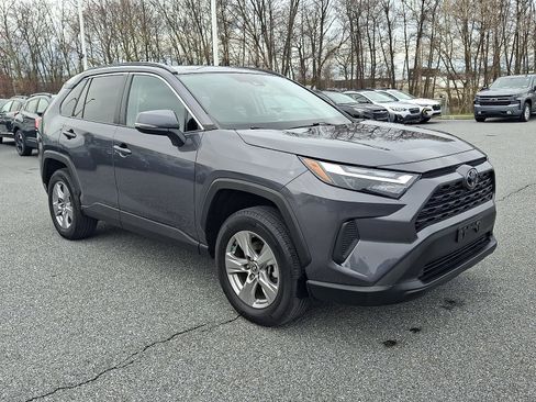 Used 2022 Toyota RAV4 XLE w/ Convenience Package AWD/4WD image 3